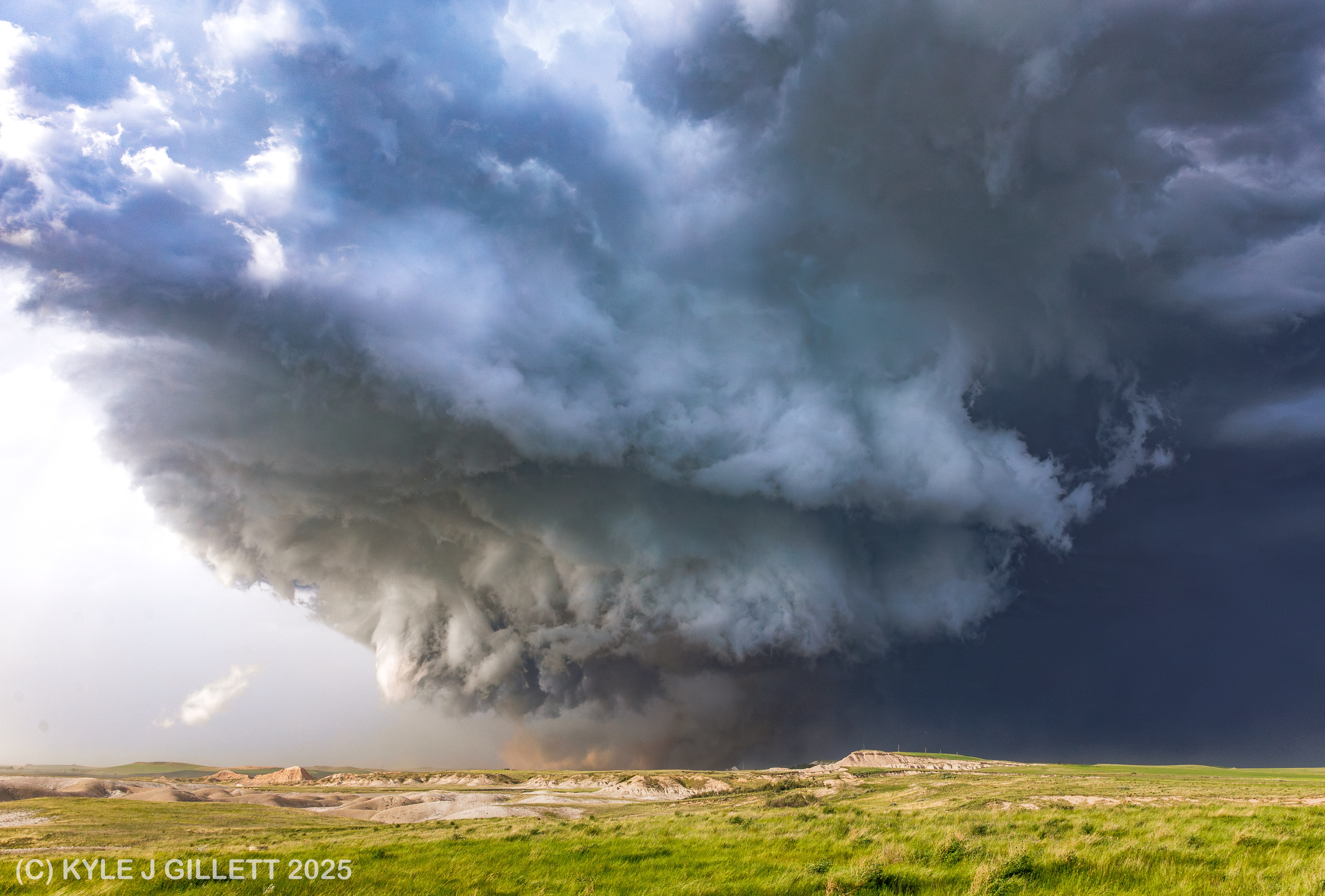 Second frame of the two-photo vertical panorama of the tornado.
