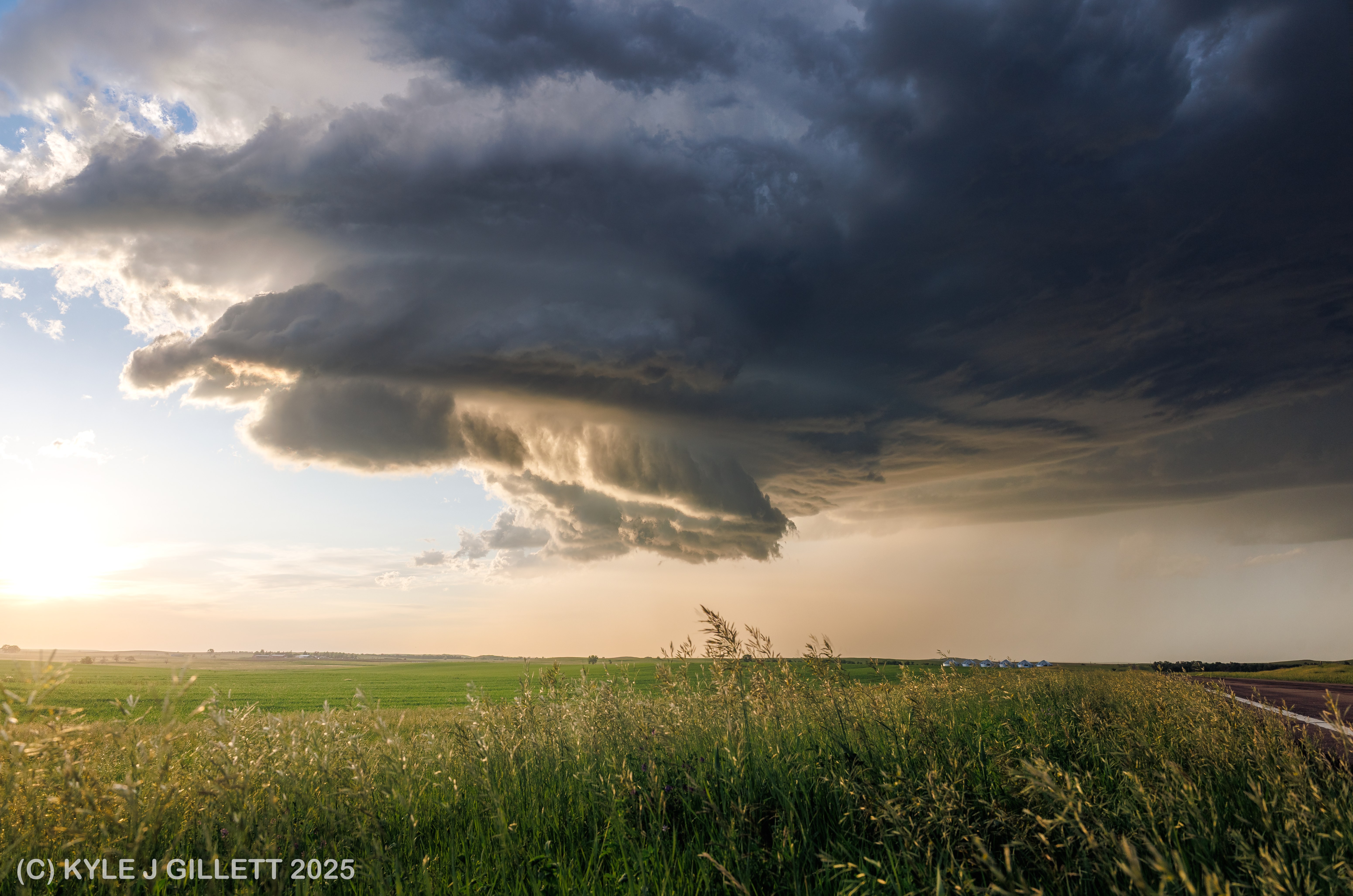 The decaying low-precipitation supercell south of New Leipzig, North Dakota.